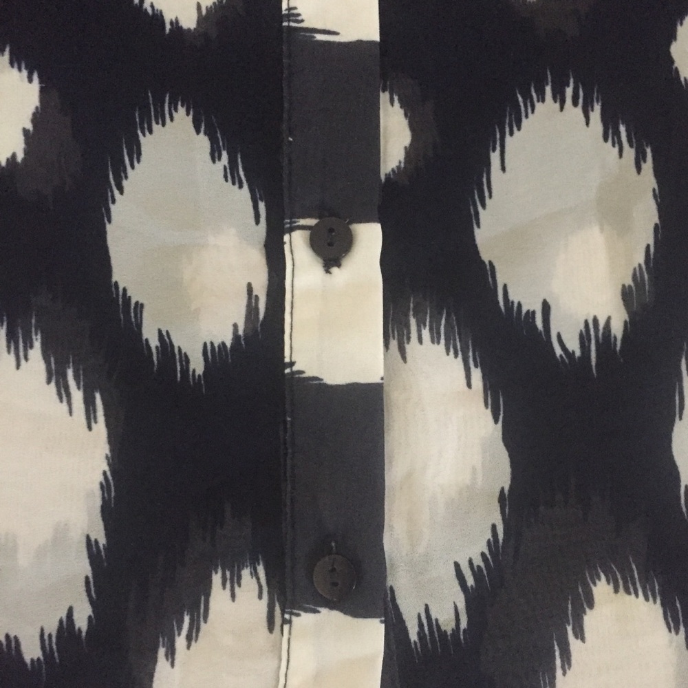 Francesca’s Collections Blouse - Picture 2 of 4